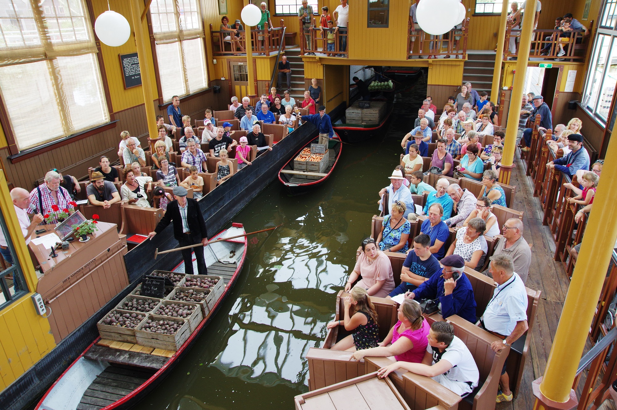 Authentieke doorvaarveiling in Museum Broekerveiling