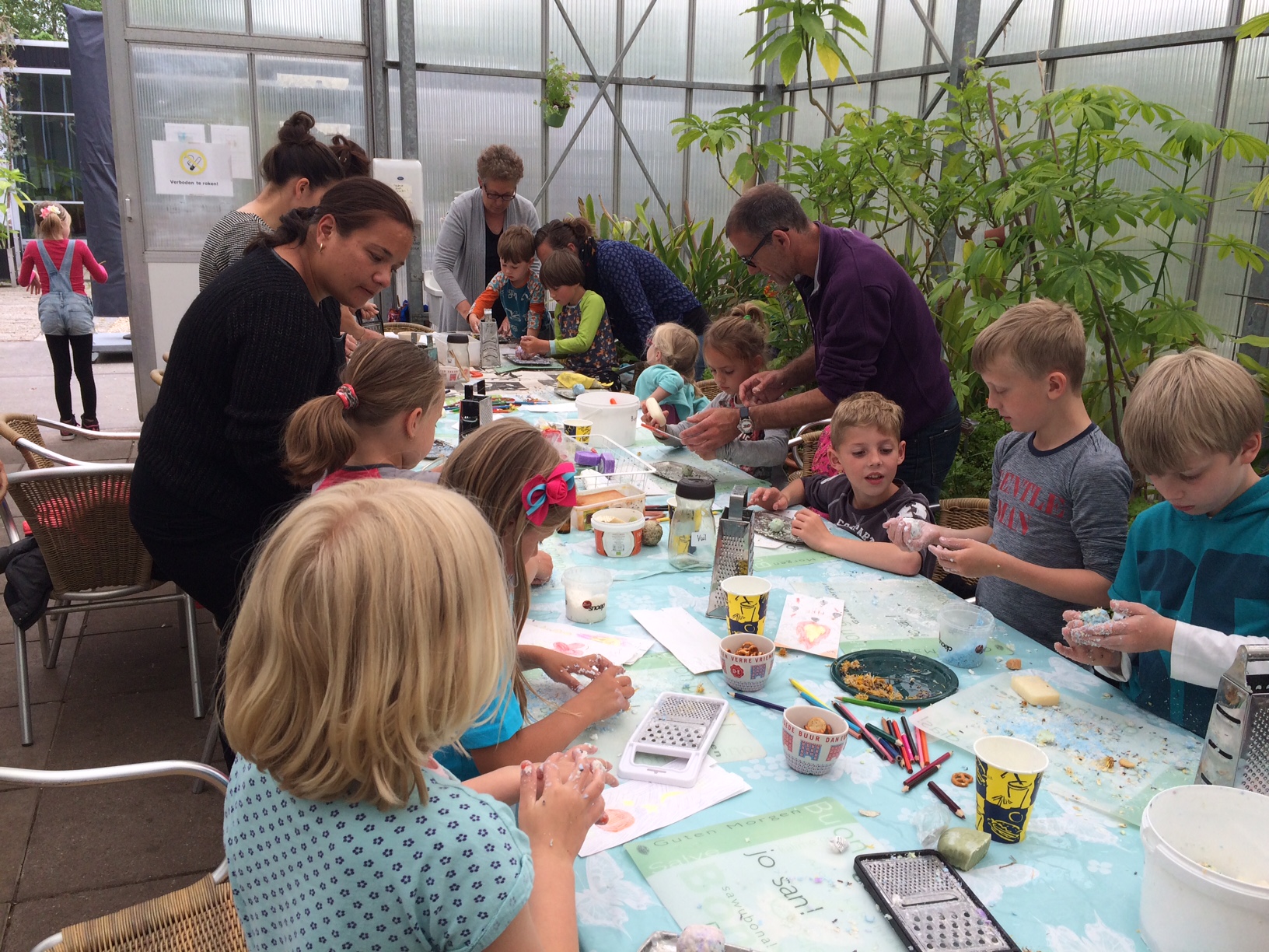 Kinderworkshop papieren bloemen maken