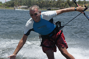 Richard Brandsma doet Kite Surf Marathon voor goed doel