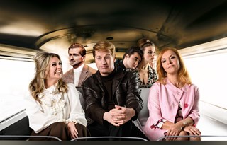 Haal het doek maar op -concertante - (Roy Beusker) - publiciteitsfoto liggend