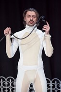 Stefano Keizers - Sorry Baby - (Julie Hrudova) - scenefoto 1